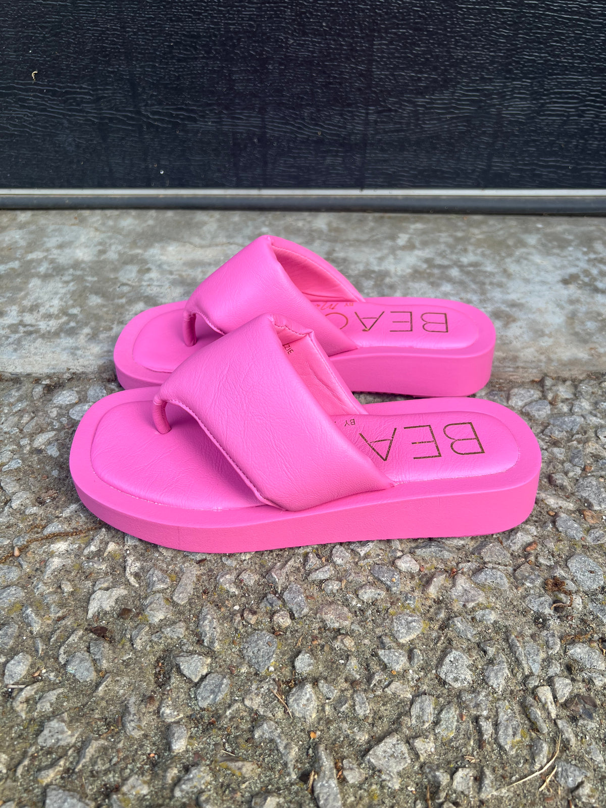 Izzie Thong Sandal in Hot Pink